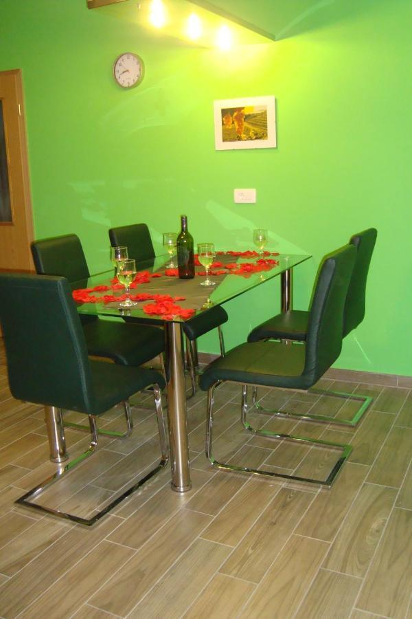 Apartment Thomas Vipava Buitenkant foto